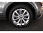 Volkswagen T-Roc 1.5 TSI 150pk DSG Style Trekhaak Camera Stoelverwarming Massage Virtual Cockpit Navigatie