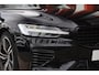 Volvo V60 T8 Recharge AWD R-Design | 360° Camera | Stoelverwarming | H/K | Pilot Assist | Glossy Black | 20 Inch