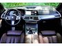 BMW X5 xDrive45e High Executive | NL-AUTO! | M-SPORT | 360° CAMERA ELEKTR TREKHAAK | LUCHTVERING | ADAPTIVE CRUISE | DODE HOEK | HARMEN KARDON | LANE ASSIST | ELEKTR. STOEL INCL GEHEUGEN