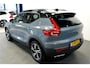 Volvo XC40 2.0 T4 140kW/190pk Aut8 R-Design PANORAMADAK + EL.TREKHAAK + BI-TONE + CRUISE CONTROL + EL.SPORTSTOELEN + LEER/ALCANTARA + STOELVERWARMING + FULL LED + KEYELSS ENTRY&GO + CAMERA + BLIS + LANE ASSIST + PARKSENSOREN + 19" LM-VELGEN + NIEUWE BANDEN!!