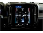 Volvo XC40 2.0 T4 140kW/190pk Aut8 R-Design PANORAMADAK + EL.TREKHAAK + BI-TONE + CRUISE CONTROL + EL.SPORTSTOELEN + LEER/ALCANTARA + STOELVERWARMING + FULL LED + KEYELSS ENTRY&GO + CAMERA + BLIS + LANE ASSIST + PARKSENSOREN + 19" LM-VELGEN + NIEUWE BANDEN!!