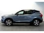 Volvo XC40 2.0 T4 140kW/190pk Aut8 R-Design PANORAMADAK + EL.TREKHAAK + BI-TONE + CRUISE CONTROL + EL.SPORTSTOELEN + LEER/ALCANTARA + STOELVERWARMING + FULL LED + KEYELSS ENTRY&GO + CAMERA + BLIS + LANE ASSIST + PARKSENSOREN + 19" LM-VELGEN + NIEUWE BANDEN!!