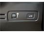 Volvo XC40 2.0 T4 140kW/190pk Aut8 R-Design PANORAMADAK + EL.TREKHAAK + BI-TONE + CRUISE CONTROL + EL.SPORTSTOELEN + LEER/ALCANTARA + STOELVERWARMING + FULL LED + KEYELSS ENTRY&GO + CAMERA + BLIS + LANE ASSIST + PARKSENSOREN + 19" LM-VELGEN + NIEUWE BANDEN!!