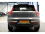Volvo XC40 2.0 T4 140kW/190pk Aut8 R-Design PANORAMADAK + EL.TREKHAAK + BI-TONE + CRUISE CONTROL + EL.SPORTSTOELEN + LEER/ALCANTARA + STOELVERWARMING + FULL LED + KEYELSS ENTRY&GO + CAMERA + BLIS + LANE ASSIST + PARKSENSOREN + 19" LM-VELGEN + NIEUWE BANDEN!!