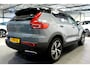 Volvo XC40 2.0 T4 140kW/190pk Aut8 R-Design PANORAMADAK + EL.TREKHAAK + BI-TONE + CRUISE CONTROL + EL.SPORTSTOELEN + LEER/ALCANTARA + STOELVERWARMING + FULL LED + KEYELSS ENTRY&GO + CAMERA + BLIS + LANE ASSIST + PARKSENSOREN + 19" LM-VELGEN + NIEUWE BANDEN!!