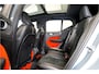 Volvo XC40 2.0 T4 140kW/190pk Aut8 R-Design PANORAMADAK + EL.TREKHAAK + BI-TONE + CRUISE CONTROL + EL.SPORTSTOELEN + LEER/ALCANTARA + STOELVERWARMING + FULL LED + KEYELSS ENTRY&GO + CAMERA + BLIS + LANE ASSIST + PARKSENSOREN + 19" LM-VELGEN + NIEUWE BANDEN!!