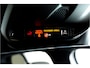 Volvo XC40 2.0 T4 140kW/190pk Aut8 R-Design PANORAMADAK + EL.TREKHAAK + BI-TONE + CRUISE CONTROL + EL.SPORTSTOELEN + LEER/ALCANTARA + STOELVERWARMING + FULL LED + KEYELSS ENTRY&GO + CAMERA + BLIS + LANE ASSIST + PARKSENSOREN + 19" LM-VELGEN + NIEUWE BANDEN!!