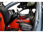 Volvo XC40 2.0 T4 140kW/190pk Aut8 R-Design PANORAMADAK + EL.TREKHAAK + BI-TONE + CRUISE CONTROL + EL.SPORTSTOELEN + LEER/ALCANTARA + STOELVERWARMING + FULL LED + KEYELSS ENTRY&GO + CAMERA + BLIS + LANE ASSIST + PARKSENSOREN + 19" LM-VELGEN + NIEUWE BANDEN!!