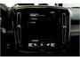 Volvo XC40 2.0 T4 140kW/190pk Aut8 R-Design PANORAMADAK + EL.TREKHAAK + BI-TONE + CRUISE CONTROL + EL.SPORTSTOELEN + LEER/ALCANTARA + STOELVERWARMING + FULL LED + KEYELSS ENTRY&GO + CAMERA + BLIS + LANE ASSIST + PARKSENSOREN + 19" LM-VELGEN + NIEUWE BANDEN!!