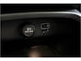 Volvo XC40 2.0 T4 140kW/190pk Aut8 R-Design PANORAMADAK + EL.TREKHAAK + BI-TONE + CRUISE CONTROL + EL.SPORTSTOELEN + LEER/ALCANTARA + STOELVERWARMING + FULL LED + KEYELSS ENTRY&GO + CAMERA + BLIS + LANE ASSIST + PARKSENSOREN + 19" LM-VELGEN + NIEUWE BANDEN!!