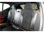 Volvo XC40 2.0 T4 140kW/190pk Aut8 R-Design PANORAMADAK + EL.TREKHAAK + BI-TONE + CRUISE CONTROL + EL.SPORTSTOELEN + LEER/ALCANTARA + STOELVERWARMING + FULL LED + KEYELSS ENTRY&GO + CAMERA + BLIS + LANE ASSIST + PARKSENSOREN + 19" LM-VELGEN + NIEUWE BANDEN!!