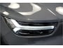 Volvo XC40 2.0 T4 140kW/190pk Aut8 R-Design PANORAMADAK + EL.TREKHAAK + BI-TONE + CRUISE CONTROL + EL.SPORTSTOELEN + LEER/ALCANTARA + STOELVERWARMING + FULL LED + KEYELSS ENTRY&GO + CAMERA + BLIS + LANE ASSIST + PARKSENSOREN + 19" LM-VELGEN + NIEUWE BANDEN!!