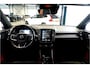 Volvo XC40 2.0 T4 140kW/190pk Aut8 R-Design PANORAMADAK + EL.TREKHAAK + BI-TONE + CRUISE CONTROL + EL.SPORTSTOELEN + LEER/ALCANTARA + STOELVERWARMING + FULL LED + KEYELSS ENTRY&GO + CAMERA + BLIS + LANE ASSIST + PARKSENSOREN + 19" LM-VELGEN + NIEUWE BANDEN!!