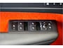 Volvo XC40 2.0 T4 140kW/190pk Aut8 R-Design PANORAMADAK + EL.TREKHAAK + BI-TONE + CRUISE CONTROL + EL.SPORTSTOELEN + LEER/ALCANTARA + STOELVERWARMING + FULL LED + KEYELSS ENTRY&GO + CAMERA + BLIS + LANE ASSIST + PARKSENSOREN + 19" LM-VELGEN + NIEUWE BANDEN!!