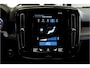 Volvo XC40 2.0 T4 140kW/190pk Aut8 R-Design PANORAMADAK + EL.TREKHAAK + BI-TONE + CRUISE CONTROL + EL.SPORTSTOELEN + LEER/ALCANTARA + STOELVERWARMING + FULL LED + KEYELSS ENTRY&GO + CAMERA + BLIS + LANE ASSIST + PARKSENSOREN + 19" LM-VELGEN + NIEUWE BANDEN!!
