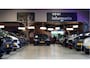 Volvo XC40 2.0 T4 140kW/190pk Aut8 R-Design PANORAMADAK + EL.TREKHAAK + BI-TONE + CRUISE CONTROL + EL.SPORTSTOELEN + LEER/ALCANTARA + STOELVERWARMING + FULL LED + KEYELSS ENTRY&GO + CAMERA + BLIS + LANE ASSIST + PARKSENSOREN + 19" LM-VELGEN + NIEUWE BANDEN!!