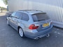 BMW 3-Serie Touring 318i Clima, Navi, Multimedia, CC, Pano, PDC, LM, inklapbare Trekh, – Inruil Mogelijk –