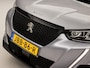 Peugeot 2008 1.2 PureTech Sport 131Pk Automaat (APPLE CARPLAY, GROOT NAVI, LM VELGEN, SPORTSTOELEN, PARKEERSENSOREN, LANE ASSIST, NIEUWSTAAT)