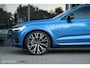 Volvo XC60 2.0 Recharge T8 AWD R-Design | Luchtvering | ACC | 22 Inch | Pano | Stoelverwarming en ventilatie | Stuurwielverwarming | Pilot Assist | Harman Kardon | Bursting Blue | 360 camera