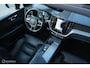 Volvo XC60 2.0 Recharge T8 AWD R-Design | Luchtvering | ACC | 22 Inch | Pano | Stoelverwarming en ventilatie | Stuurwielverwarming | Pilot Assist | Harman Kardon | Bursting Blue | 360 camera
