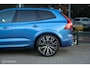 Volvo XC60 2.0 Recharge T8 AWD R-Design | Luchtvering | ACC | 22 Inch | Pano | Stoelverwarming en ventilatie | Stuurwielverwarming | Pilot Assist | Harman Kardon | Bursting Blue | 360 camera