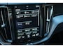 Volvo XC60 2.0 Recharge T8 AWD R-Design | Luchtvering | ACC | 22 Inch | Pano | Stoelverwarming en ventilatie | Stuurwielverwarming | Pilot Assist | Harman Kardon | Bursting Blue | 360 camera