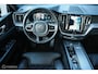 Volvo XC60 2.0 Recharge T8 AWD R-Design | Luchtvering | ACC | 22 Inch | Pano | Stoelverwarming en ventilatie | Stuurwielverwarming | Pilot Assist | Harman Kardon | Bursting Blue | 360 camera