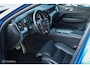 Volvo XC60 2.0 Recharge T8 AWD R-Design | Luchtvering | ACC | 22 Inch | Pano | Stoelverwarming en ventilatie | Stuurwielverwarming | Pilot Assist | Harman Kardon | Bursting Blue | 360 camera