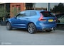 Volvo XC60 2.0 Recharge T8 AWD R-Design | Luchtvering | ACC | 22 Inch | Pano | Stoelverwarming en ventilatie | Stuurwielverwarming | Pilot Assist | Harman Kardon | Bursting Blue | 360 camera