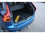 Volvo XC60 2.0 Recharge T8 AWD R-Design | Luchtvering | ACC | 22 Inch | Pano | Stoelverwarming en ventilatie | Stuurwielverwarming | Pilot Assist | Harman Kardon | Bursting Blue | 360 camera