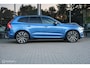 Volvo XC60 2.0 Recharge T8 AWD R-Design | Luchtvering | ACC | 22 Inch | Pano | Stoelverwarming en ventilatie | Stuurwielverwarming | Pilot Assist | Harman Kardon | Bursting Blue | 360 camera