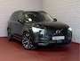 Volvo XC90 2.0 T8 456PK 12/25 Bowers & Wilkins LUCHTVERING AWD 7P ULTRA DARK SCHUIFDAK ELEK.TREKHAAK SCHUIFDAK 21''LMV STOEL/STUUR.VERW PANORAMA STANDKACHEL HEADUP PHEV ✅Top Auto's Wijchen✅ 170 Nieuwe en bijna nieuwe Auto's met : Benzine / PHEV / Plug in hybrid / Hybrid / Mild hybrid / HEV / Keuze uit Plus / /Ultra/ Bright / Dark / Black Edition /