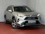 Toyota RAV4 2.5 PHEV AWD 306PK ✅gloednieuw ✅ | Trekgew. 1500KG | Head-up display | Camera | Full LED | Elektrische achterklep | Stuur/Stoelverwarming voor+achter PHEV PLUG IN