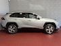 Toyota RAV4 2.5 PHEV AWD 306PK ✅gloednieuw ✅ | Trekgew. 1500KG | Head-up display | Camera | Full LED | Elektrische achterklep | Stuur/Stoelverwarming voor+achter PHEV PLUG IN