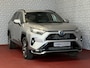 Toyota RAV4 2.5 PHEV AWD 306PK ✅gloednieuw ✅ | Trekgew. 1500KG | Head-up display | Camera | Full LED | Elektrische achterklep | Stuur/Stoelverwarming voor+achter PHEV PLUG IN