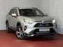 Toyota RAV4 2.5 PHEV AWD 306PK ✅gloednieuw ✅ | Trekgew. 1500KG | Head-up display | Camera | Full LED | Elektrische achterklep | Stuur/Stoelverwarming voor+achter PHEV PLUG IN