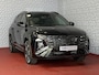 Hyundai Tucson NIEUWE AUTO 1.6 T-GDI PHEV N-LINE 360CAM ELEK.KLEP ELEK.STOEL MET GEHEUGEN VERWARMD/KOELING SUBWOOFER 19" LMV ZWARTE HEMEL STUURVERW. PLUG IN HYBRIDE
