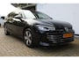 Volkswagen Passat Variant 1.5 eHybrid Elegance Business 272 Pk | Incl. 12 maanden Garantie | Stoelmassage | Stoelverwarming/ventilatie | Head-Up Display | Keyless entry/start | 360° Camera | Elektrisch wegklapbare trekhaak | Elektrische kofferbak | Sfeerverlichting | Elektrisch verstelbare stoelen met memory | Achterbank verwarmd | Adaptive cruise controle | Draadloze telefoonlader | Apple CarPlay/Android Auto | Navigatie | Climate controle |