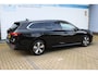 Volkswagen Passat Variant 1.5 eHybrid Elegance Business 272 Pk | Incl. 12 maanden Garantie | Stoelmassage | Stoelverwarming/ventilatie | Head-Up Display | Keyless entry/start | 360° Camera | Elektrisch wegklapbare trekhaak | Elektrische kofferbak | Sfeerverlichting | Elektrisch verstelbare stoelen met memory | Achterbank verwarmd | Adaptive cruise controle | Draadloze telefoonlader | Apple CarPlay/Android Auto | Navigatie | Climate controle |