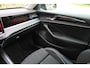 Volkswagen Passat Variant 1.5 eHybrid Elegance Business 272 Pk | Incl. 12 maanden Garantie | Stoelmassage | Stoelverwarming/ventilatie | Head-Up Display | Keyless entry/start | 360° Camera | Elektrisch wegklapbare trekhaak | Elektrische kofferbak | Sfeerverlichting | Elektrisch verstelbare stoelen met memory | Achterbank verwarmd | Adaptive cruise controle | Draadloze telefoonlader | Apple CarPlay/Android Auto | Navigatie | Climate controle |