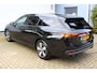 Volkswagen Passat Variant 1.5 eHybrid Elegance Business 272 Pk | Incl. 12 maanden Garantie | Stoelmassage | Stoelverwarming/ventilatie | Head-Up Display | Keyless entry/start | 360° Camera | Elektrisch wegklapbare trekhaak | Elektrische kofferbak | Sfeerverlichting | Elektrisch verstelbare stoelen met memory | Achterbank verwarmd | Adaptive cruise controle | Draadloze telefoonlader | Apple CarPlay/Android Auto | Navigatie | Climate controle |