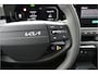 Kia EV3 Plus 81.4 kWh - Nieuw uit voorraad! - Stoel / Stuurwielverwarming - Dode hoek sensoren - Parkeersensoren - Fabrieksgarantie tot 12-2032 of 150.000 km