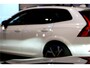 Volvo XC60 2.0 T8 AWD 299kW/407pk Aut8 MJ2027, NIEUW €88.610! Plug-in Ultra Black Exec. LUCHTVERING + BOWERS&WILKINS + PANORAMADAK + EL.TREKHAAK + HEAD-UP + PILOT ASSIST + STOELVERWARMING/-VENTILATIE&-MASSAGE + STUURVERARMING + 360 CAMERA + 21" LM-VELGEN!!