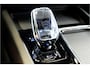 Volvo XC60 2.0 T8 AWD 299kW/407pk Aut8 MJ2027, NIEUW €82.945! Plug-in Ultra Black Exec. LUCHTVERING + BOWERS&WILKINS + PANORAMADAK + EL.TREKHAAK + HEAD-UP + PILOT ASSIST + STOELVERWARMING/-VENTILATIE&-MASSAGE + STUURVERARMING + 360 CAMERA + 21" LM-VELGEN!!