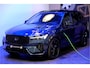 Volvo XC60 2.0 T8 AWD 299kW/407pk Aut8 MJ2027, NIEUW €82.945! Plug-in Ultra Black Exec. LUCHTVERING + BOWERS&WILKINS + PANORAMADAK + EL.TREKHAAK + HEAD-UP + PILOT ASSIST + STOELVERWARMING/-VENTILATIE&-MASSAGE + STUURVERARMING + 360 CAMERA + 21" LM-VELGEN!!