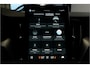 Volvo XC60 2.0 T8 AWD 299kW/407pk Aut8 MJ2027, NIEUW €82.945! Plug-in Ultra Black Exec. LUCHTVERING + BOWERS&WILKINS + PANORAMADAK + EL.TREKHAAK + HEAD-UP + PILOT ASSIST + STOELVERWARMING/-VENTILATIE&-MASSAGE + STUURVERARMING + 360 CAMERA + 21" LM-VELGEN!!