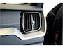 Volvo XC60 2.0 T8 AWD 299kW/407pk Aut8 MJ2027, NIEUW €82.945! Plug-in Ultra Black Exec. LUCHTVERING + BOWERS&WILKINS + PANORAMADAK + EL.TREKHAAK + HEAD-UP + PILOT ASSIST + STOELVERWARMING/-VENTILATIE&-MASSAGE + STUURVERARMING + 360 CAMERA + 21" LM-VELGEN!!