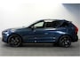 Volvo XC60 2.0 T8 AWD 299kW/407pk Aut8 MJ2027, NIEUW €82.945! Plug-in Ultra Black Exec. LUCHTVERING + BOWERS&WILKINS + PANORAMADAK + EL.TREKHAAK + HEAD-UP + PILOT ASSIST + STOELVERWARMING/-VENTILATIE&-MASSAGE + STUURVERARMING + 360 CAMERA + 21" LM-VELGEN!!