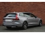 Volvo V60 T6 Plug-in hybrid AWD Plus Dark | Trekhaak | All-Season Banden | 360 graden camera | Verwarmbare voorstoelen en stuurwiel | Premium audio by Harman Kardon | Sportstoelen | Apple Carplay