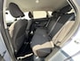 Hyundai Kona Comfort Smart 65.4 kWh / Trekhaak afneembaar 750 kg / CCS snel laden / HUD / Stuur- en stoelverwarming / Navi / Apple Carplay Android / 18" LM wielen /